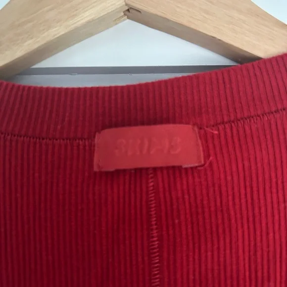 SKIMS One Piece Ribbed Sleepwear - Picture 4 of 4